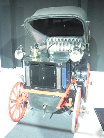 Une Panhard P2D, première automobile de série au monde