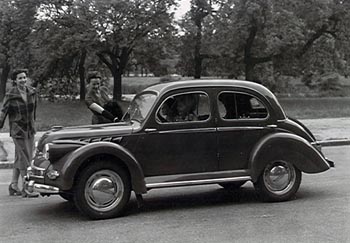  Une Panhard Dyna X berline