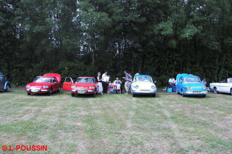 Regroupement de Panhard pour le pique nique 