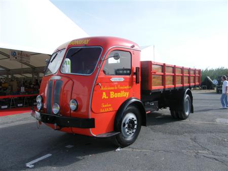 Le camion Panhard Movic à moteur diesel 4HL